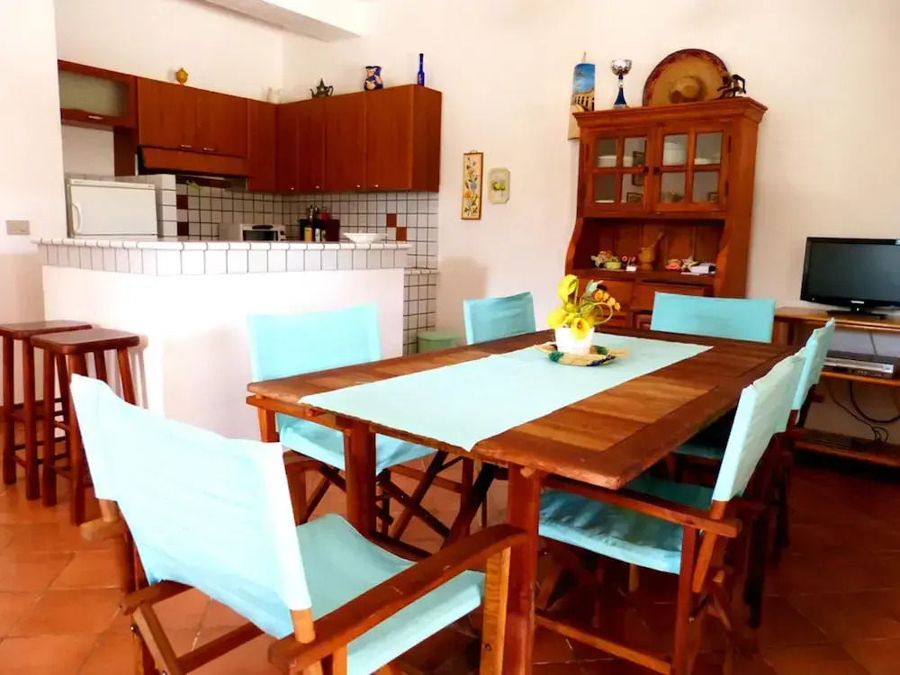 Casa Vacanza Ondablu CaseSicule, on the Beach with big Veranda and Wifi