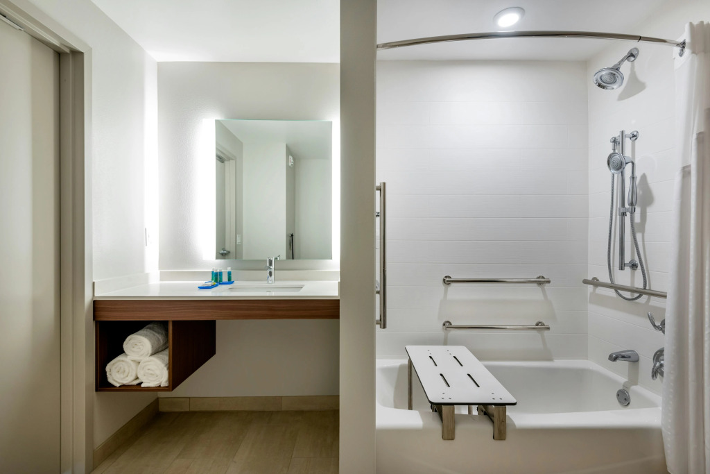 Holiday Inn Express & Suites Santa Ana - Orange County by IHG