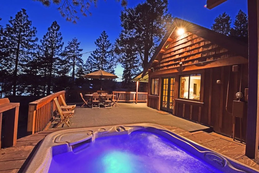 Mountainside Overlook Lake Views & Hot Tub