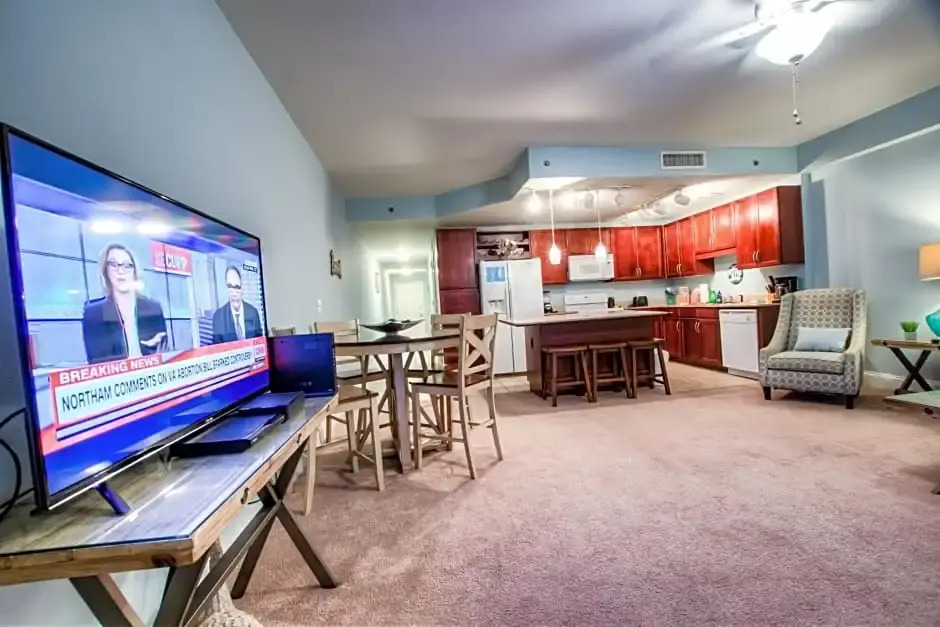 Laketown Wharf #638 by Nautical Properties