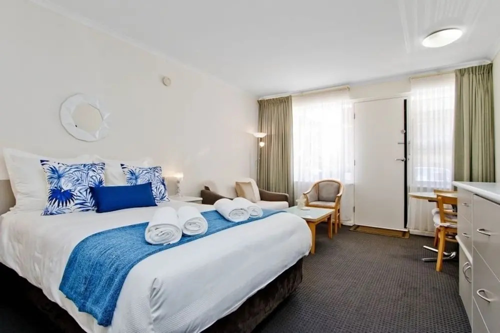Aqua Waves Glenelg Central Studio Apt