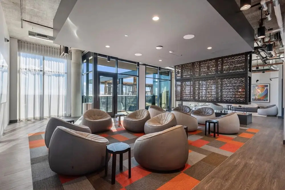 Cloud9 2x1 Apartments Fulton Market The Pop