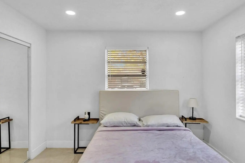 Two Bedroom Newly Renovated House Minutes From Beach and Casino