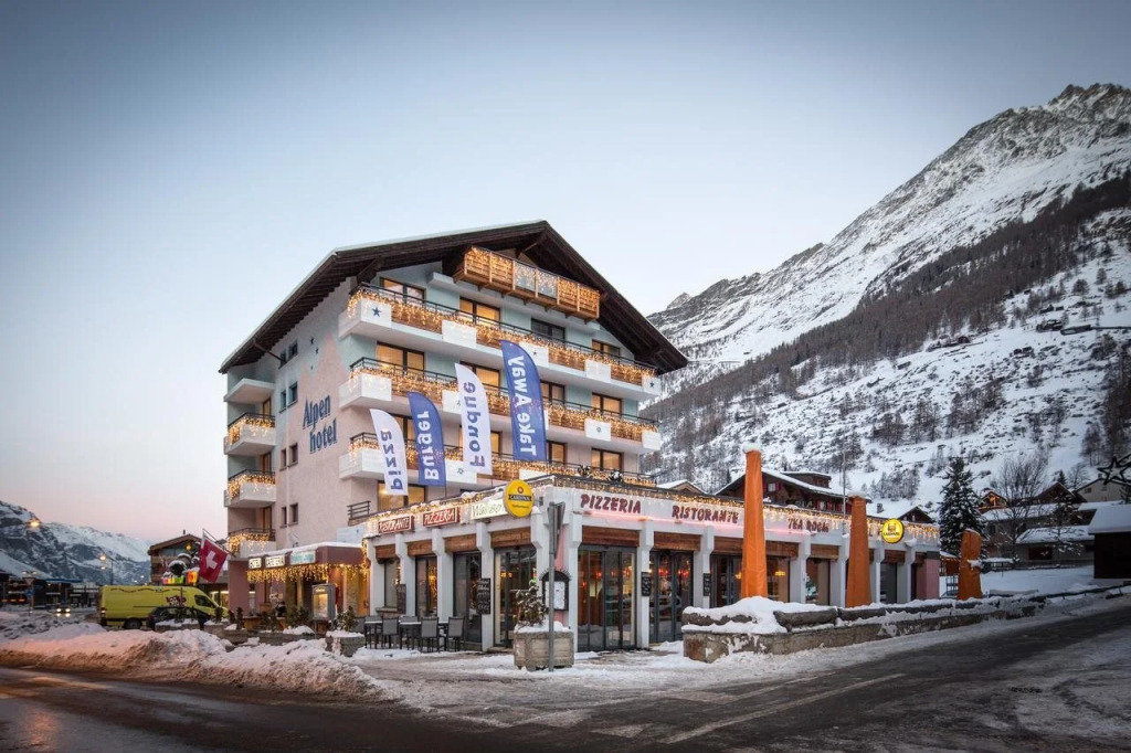 Matterhorn Inn - Wellness & Dining - at Zermatt Shuttle Station