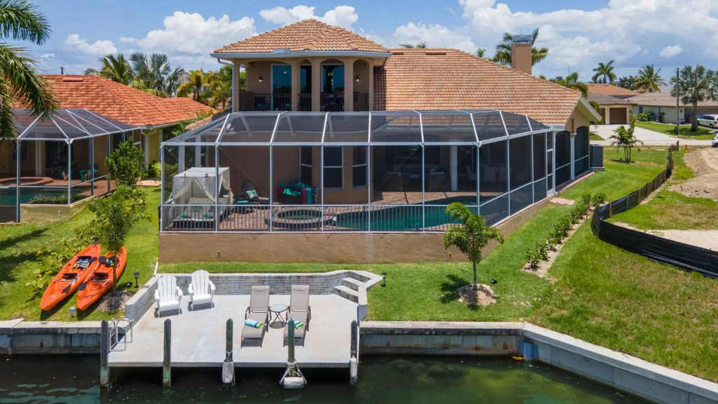 Private Luxury Villa with Heated Pool & Spa, Game Room, & Kayaks - Villa Coral Breeze - Roelens