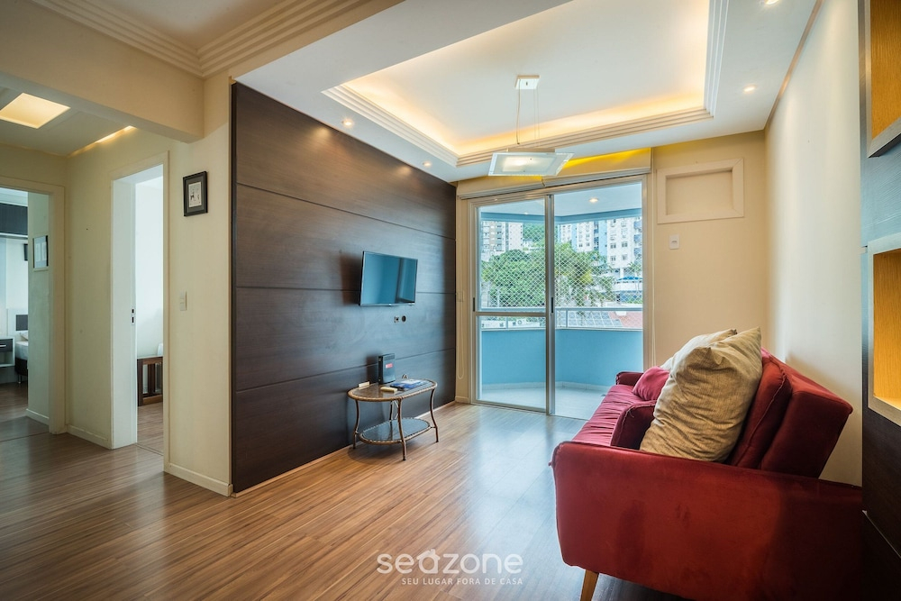 Sophisticated Apartments Just Minutes From Lagoa da Conceicao and Praia Mole Elts