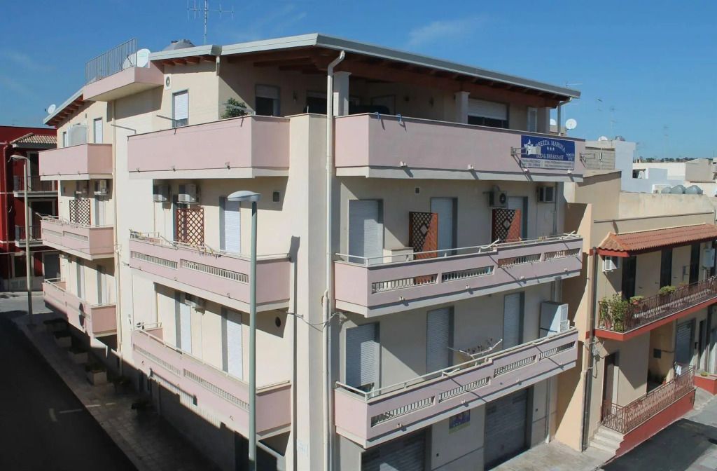 B&B Brezza Marina & Ristorante Shoreline
