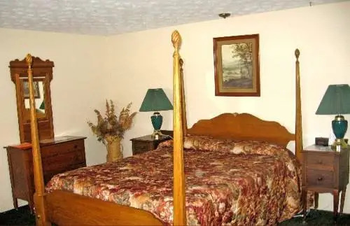 white columns motel
