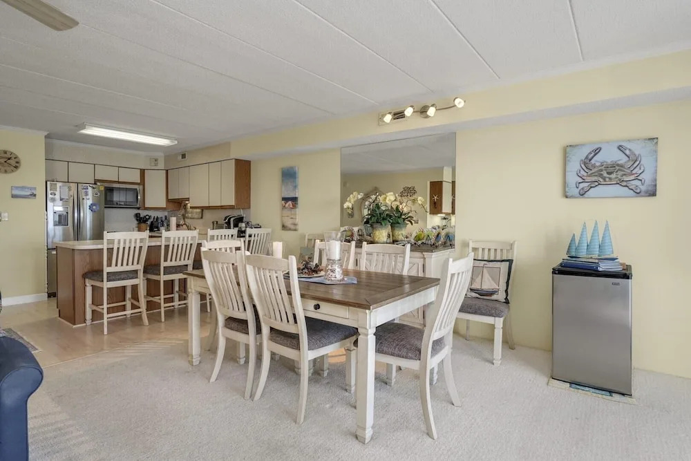 Harbour Island 204m 2 Bedroom Condo by RedAwning
