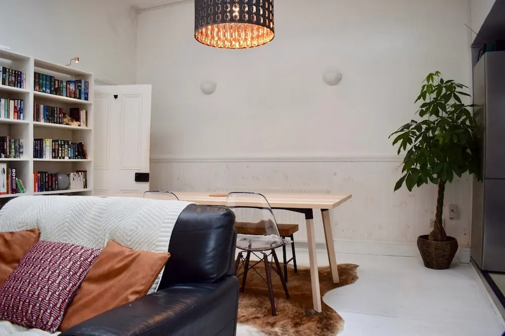 Dublin 2 Bedroom House With Garden