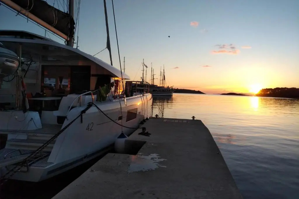 Luxury Catamaran Lagoon 42, AC & GN