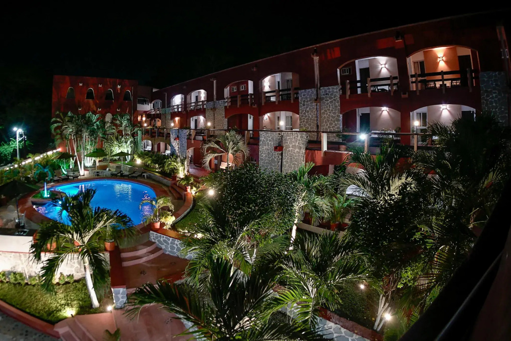 Hotel Zihua Caracol