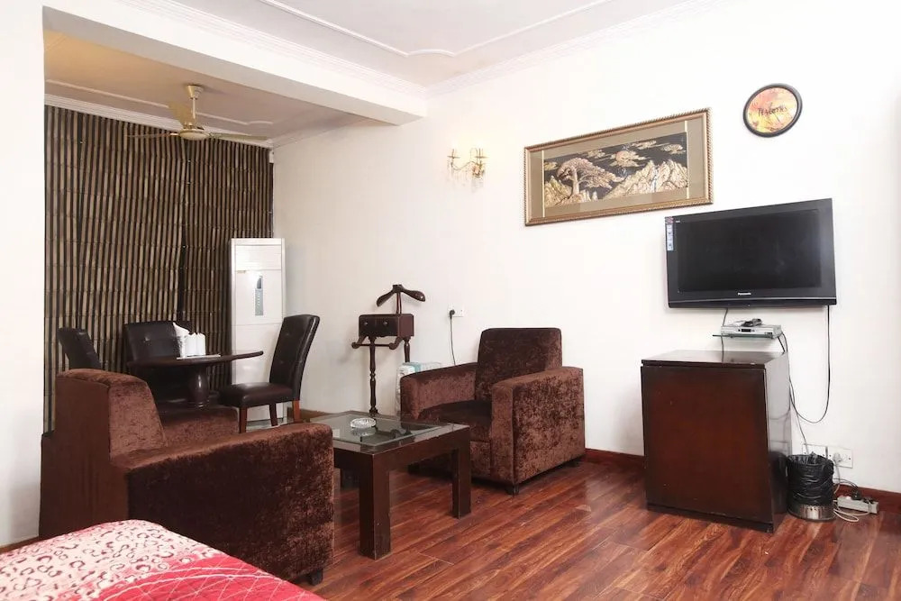 OYO 358 Hotel Golden Leaf