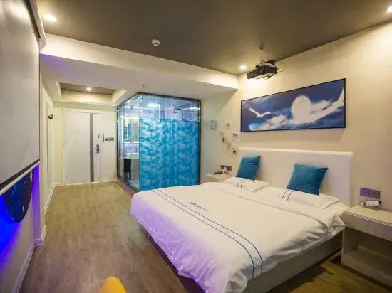 Blue Whale Hotel