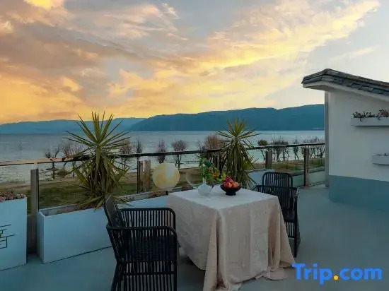 To the Mountains and Seas • LUME Designer Sea View Homestay