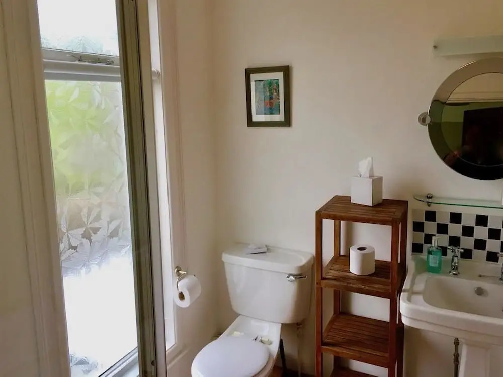 Derrin Guest House