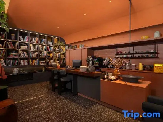 Qishe Hotel (Wanda Plaza Yunjin Road Subway Station)