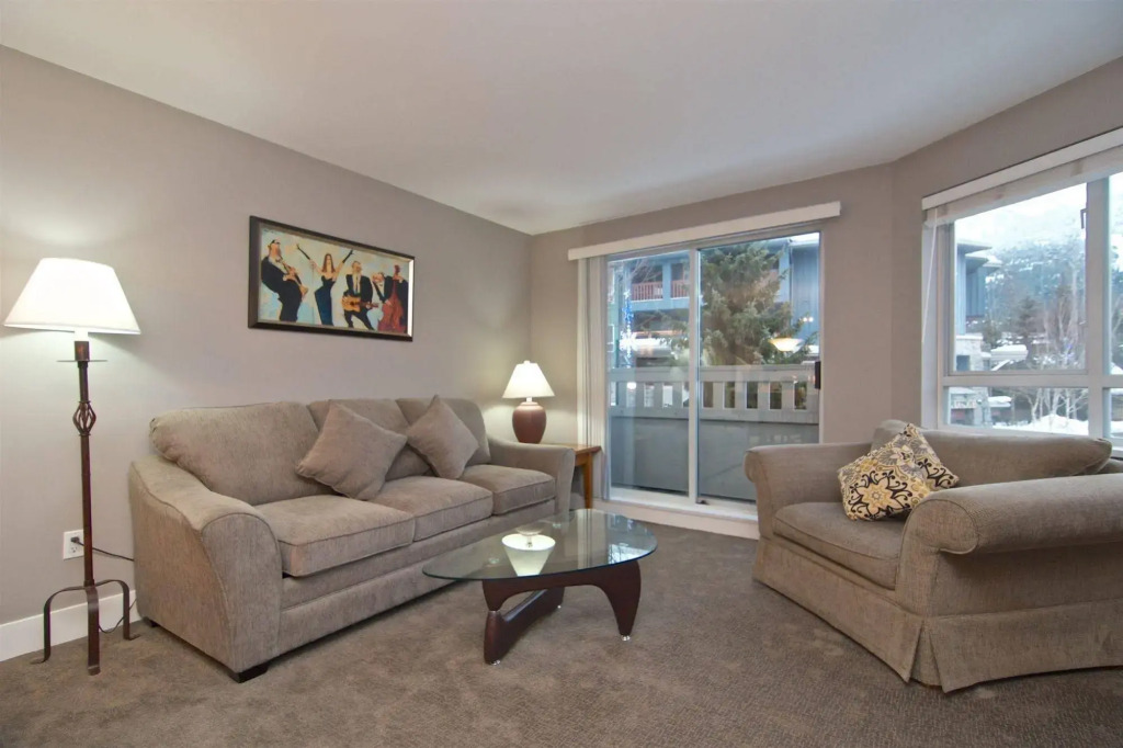 Town Plaza, Unit 256