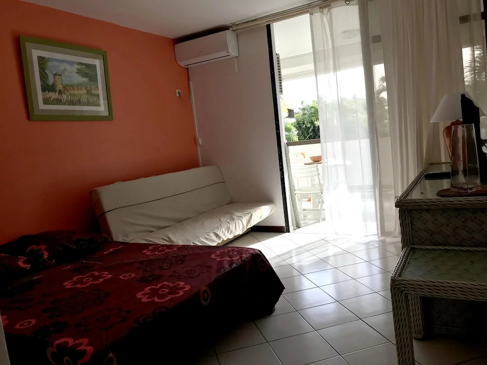 Studio in Pointe-à-pitre, With Wonderful sea View, Pool Access, Furnis