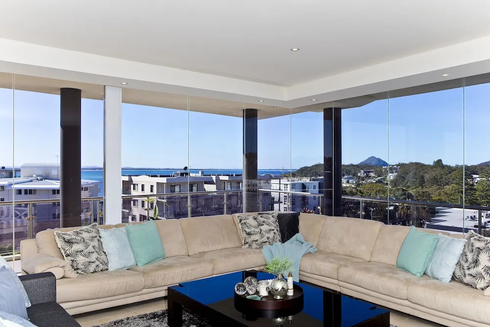 Penthouse Palace - Private Heated Pool and Spa