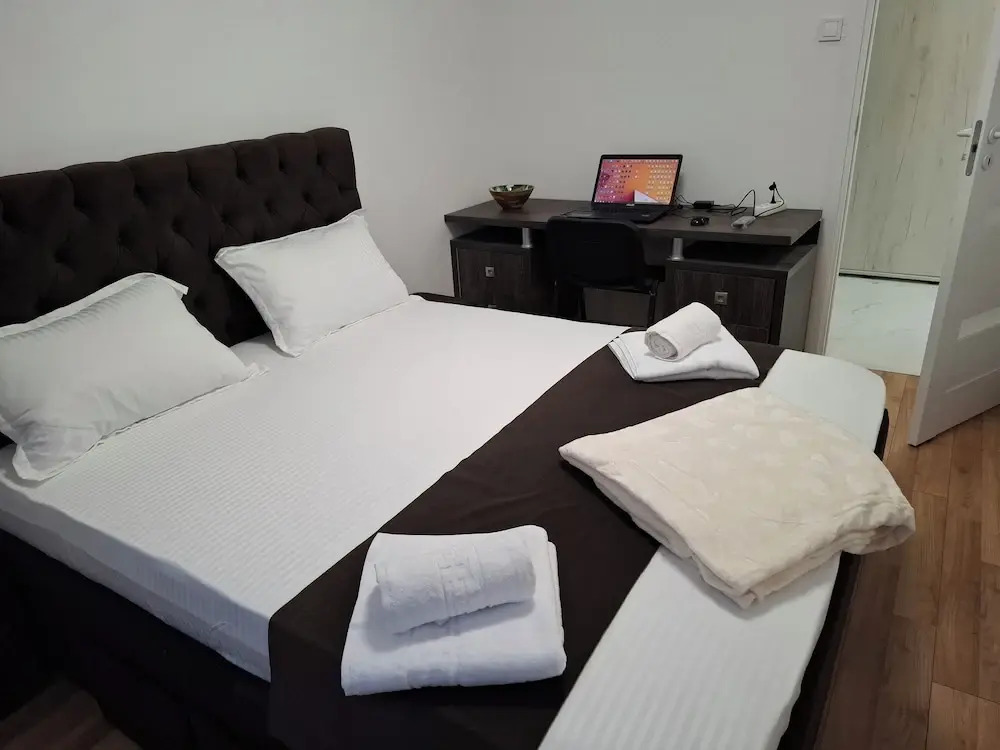 Apartment, 3 Rooms,nearby Piata Victoriei and Gara de Nord, Main Railwaystation