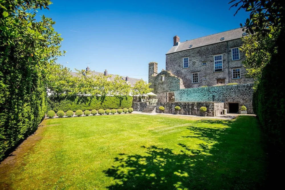 Great House - A Grand Georgian Luxury Retreat with Heated Outdoor Pool