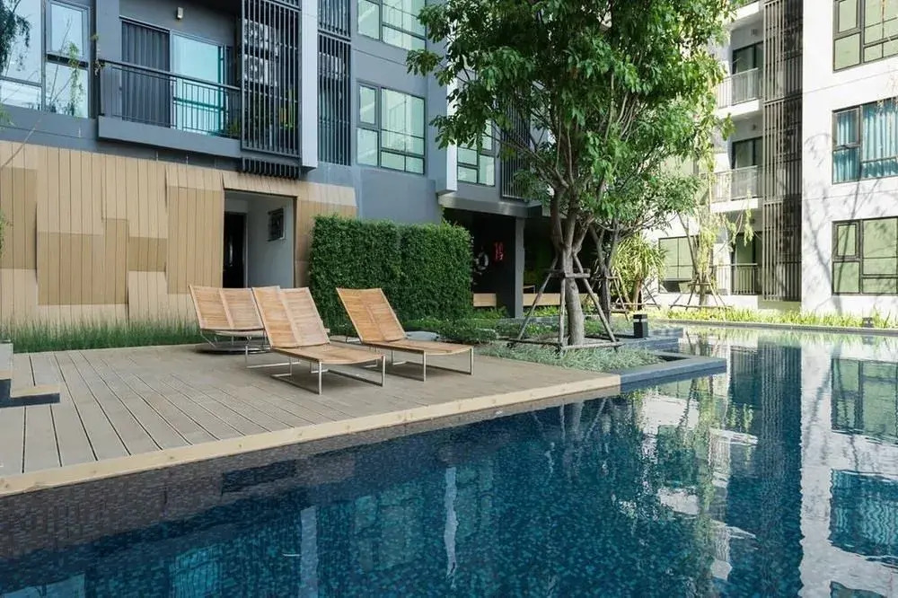 Rhythm Sukhumvit 36-38 by Jummie