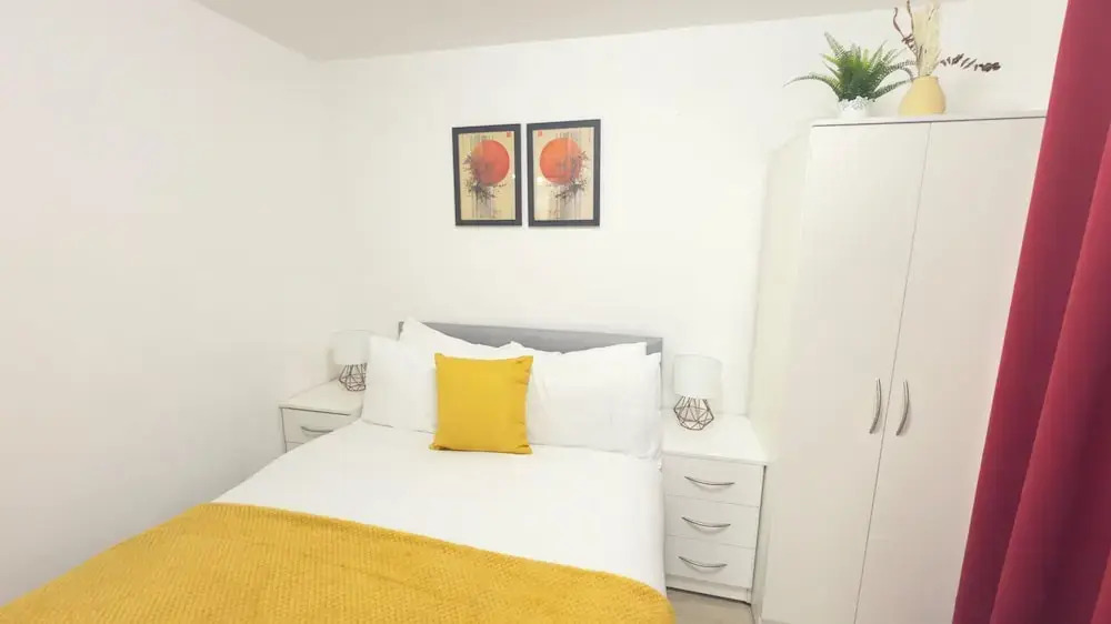 New Modern Stylish Villa Near City Centre Birmingham, with outdoor Hot Tub