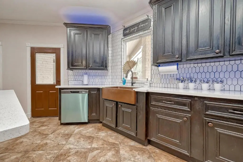 Great Escape With Private Pool and Deck
