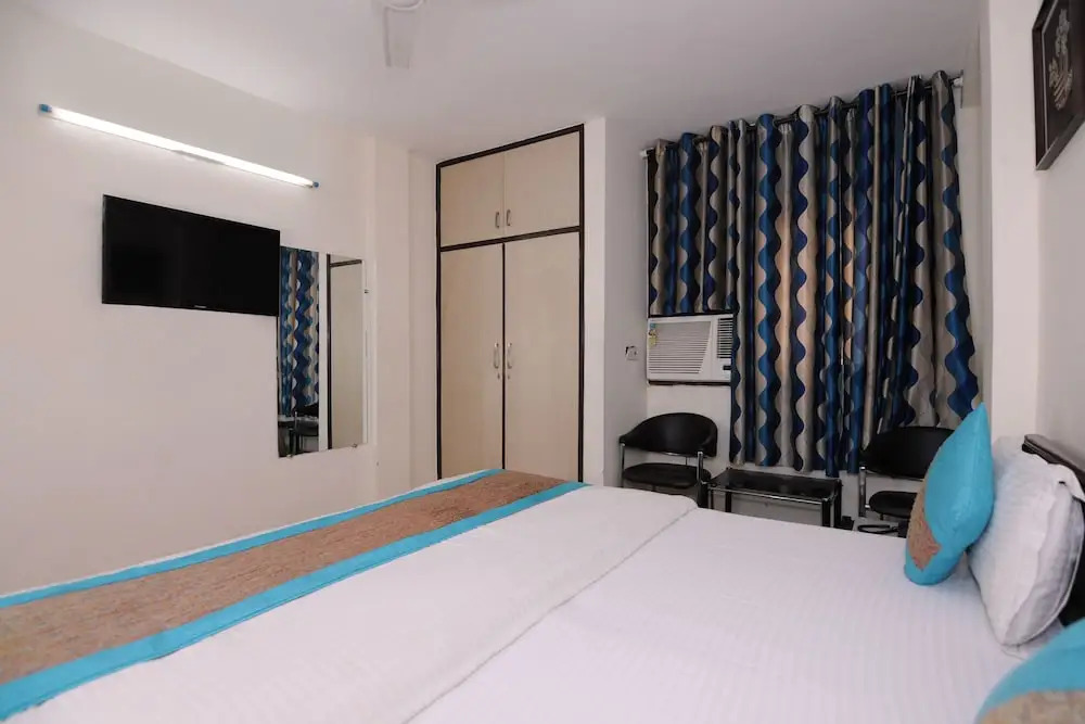 OYO 2041 Hotel Silver Land