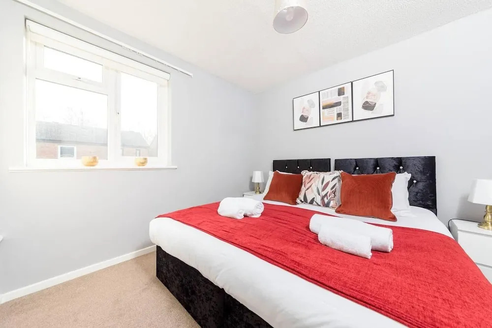 Cosy 2BR Home Near Milton Keynes Centre