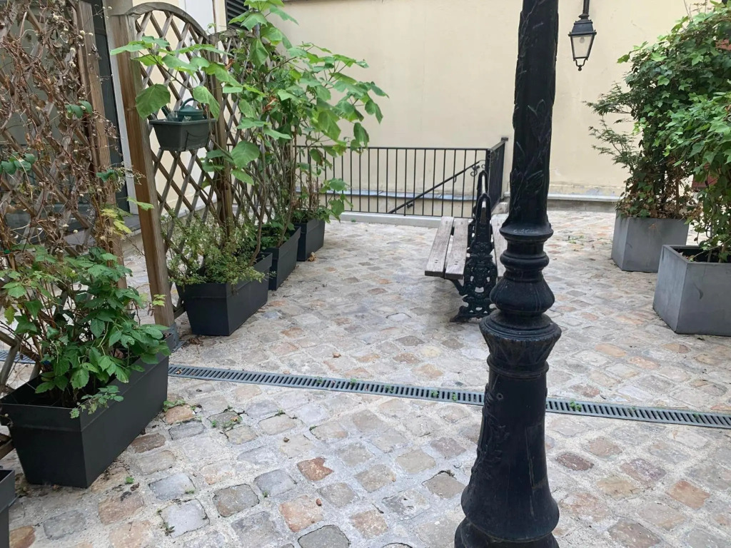 BEST CENTRAL Chambres Privées - Seine & Louvre in the Connected Heart of Paris