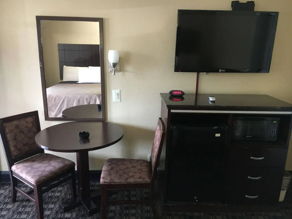 Del Amo Inn