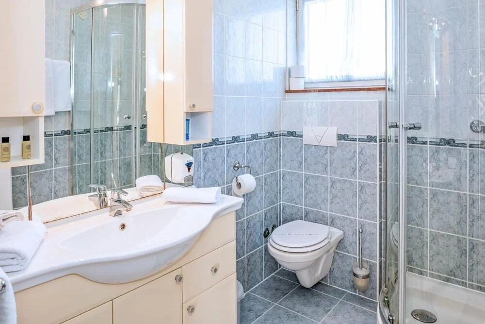 Barun Apartments - One Bedroom Apartment With Terrace and Sea View