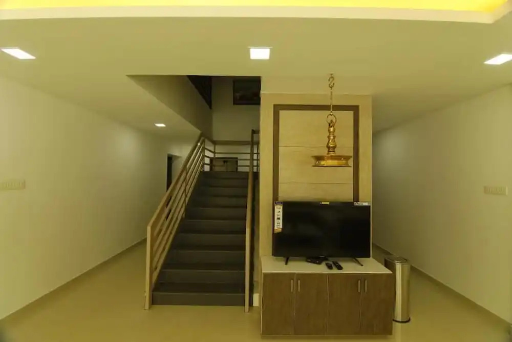 Chandra Inn