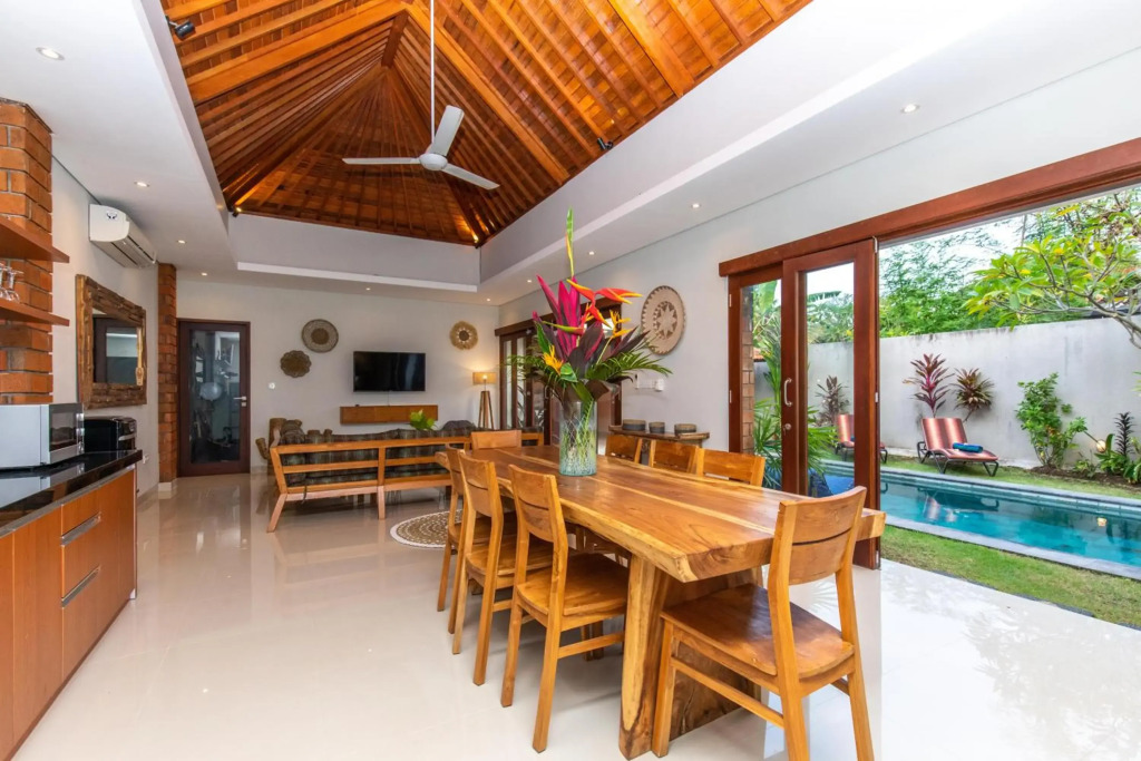 Villa Kamboja Premium walk to double six Beach - enclosed living room with AC
