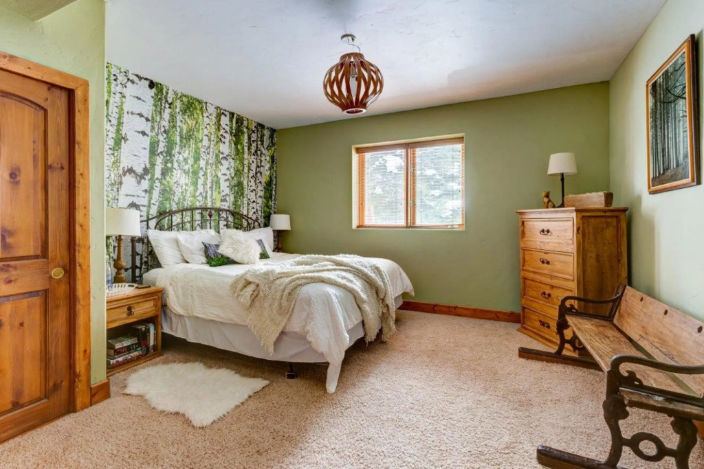 400 Whispering Pines