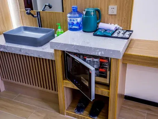 Shengyi Light Luxury Hotel (Chengde South Station Store)