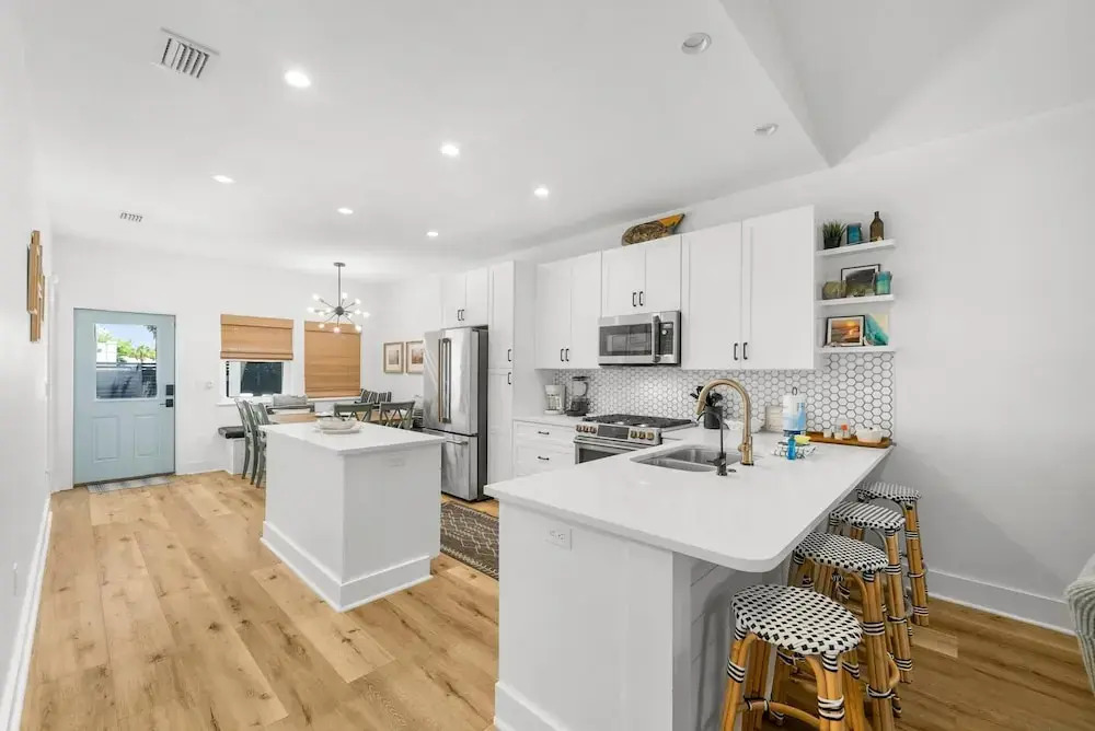 Beach House - 6th Street Retreat by PHG