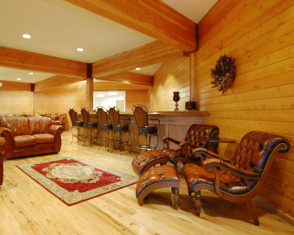 Norfolk Lodge & Suites, an Ascend Collection Hotel