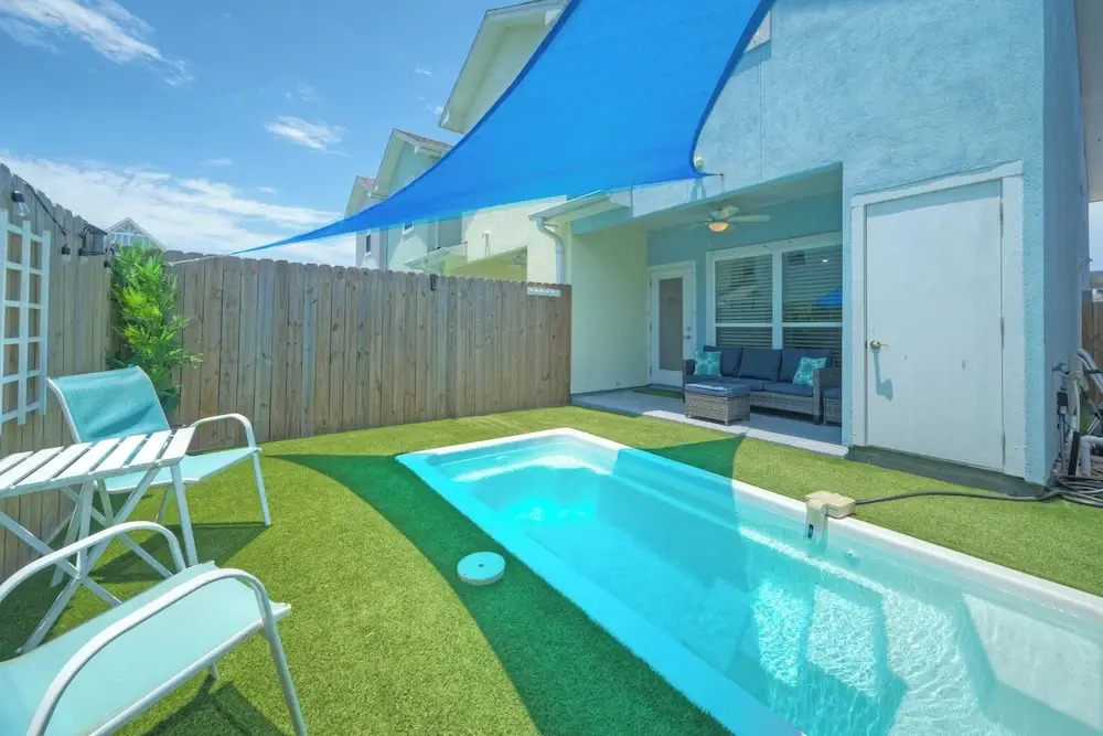 Peaceful Paradise Private Pool, Balcony Views + 5 Mins to Whitecap Beach