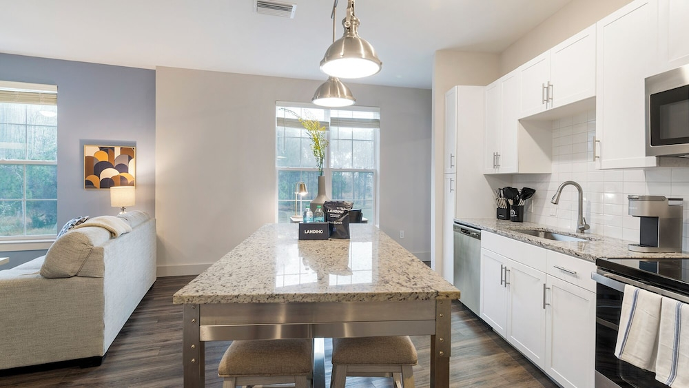 Landing Apartments near Sand Lake - Universal