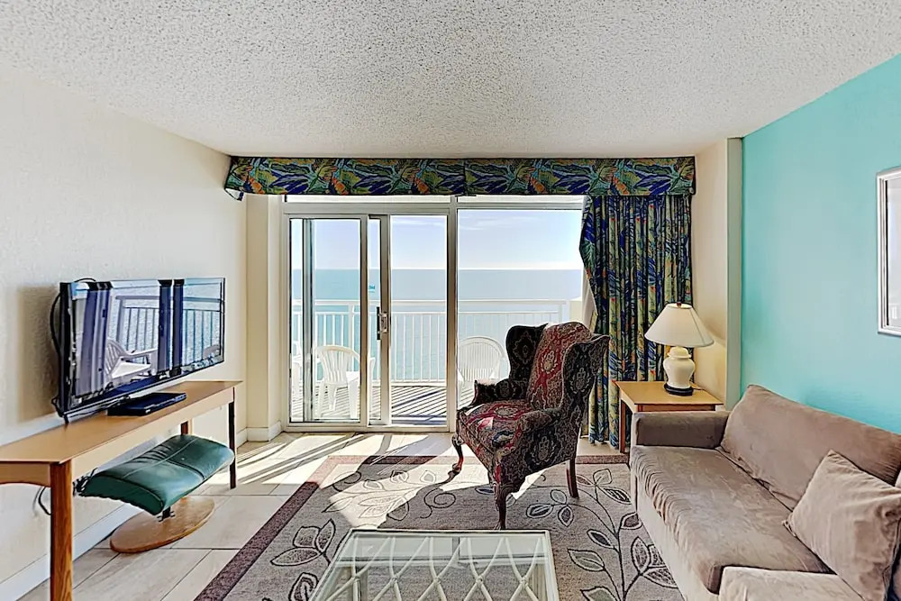 New Listing! Beachfront Resort W/ Epic Amenities 3 Bedroom Condo