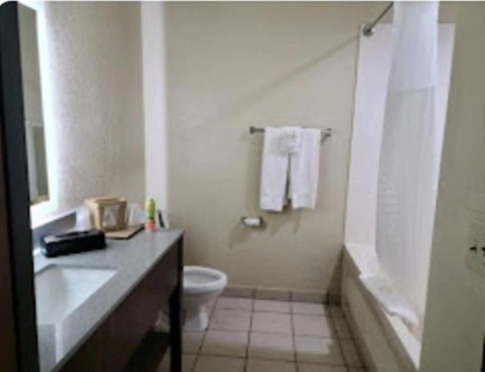 Quality Inn & Suites Roanoke - Fort Worth North