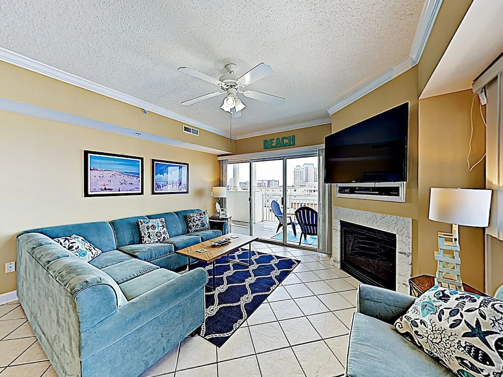 New Listing! Ocean-view W/ Rooftop Pool 4 Bedroom Condo