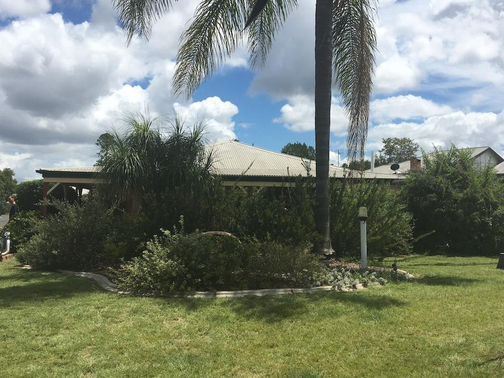 Wondai Colonial Motel & Ivorys Restaurant
