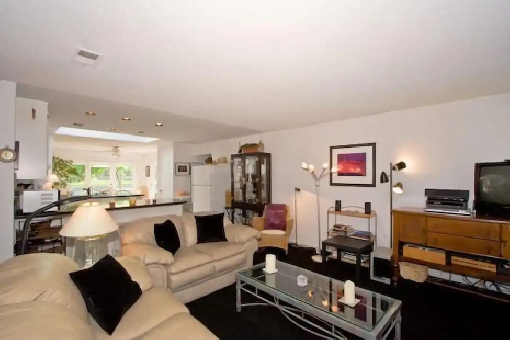 2136 Venice Dr.