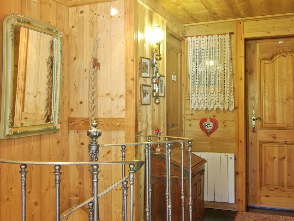 Beautiful Apartment With a Somewhat Unusual Layout Less Than 1km From the Slopes
