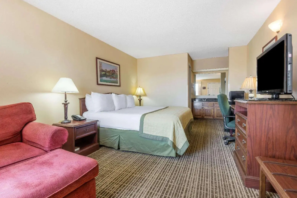 Baymont Inn And Suites Greenville At I 65