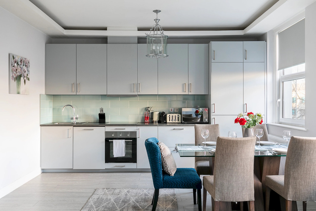 Stylish Modern 2-bedroom Apartment on Cromwell